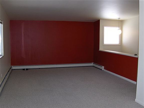 4th image of 427 Ventura Ct