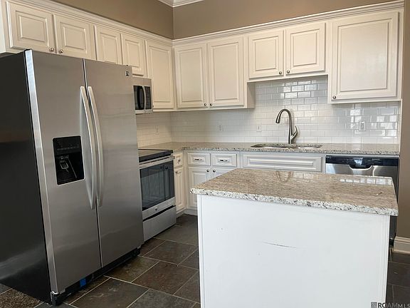 3rd image of 151 Aspen Sq APT 18