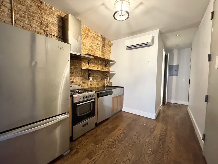 1351 Hancock St #1 — Photo 3