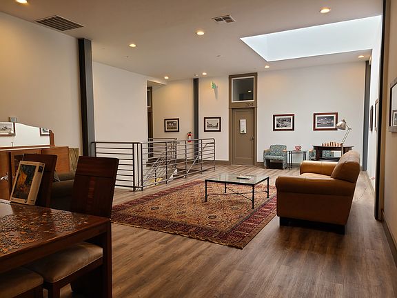 4th image of 401 2nd St APT 205