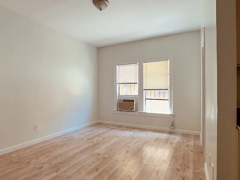 Leeward Place — Photo 3