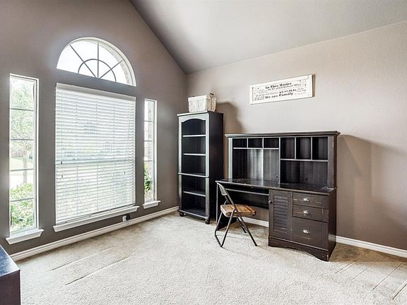 4th image of 324 Equine Ln