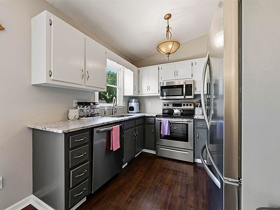 5th image of 215 Pleasant Place Way