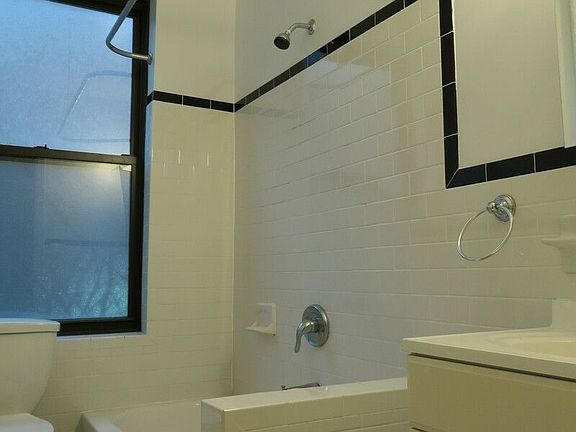 5th image of 901 Washington Ave #P2