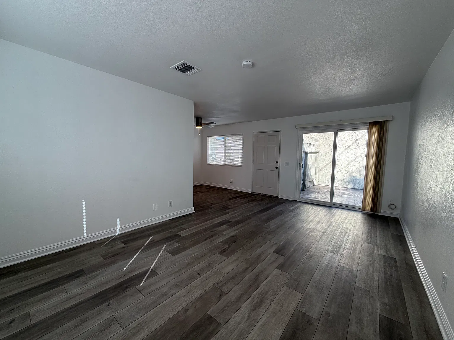 2 bed, 900 sqft, $2,200 — Photo 2