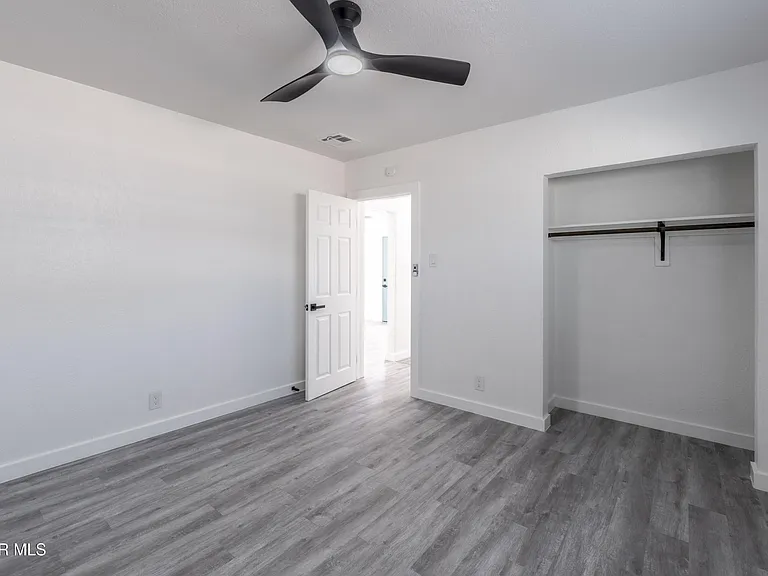 3221 N Stanton St — Photo 28