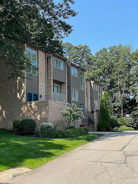1st image of 386 Central Dr