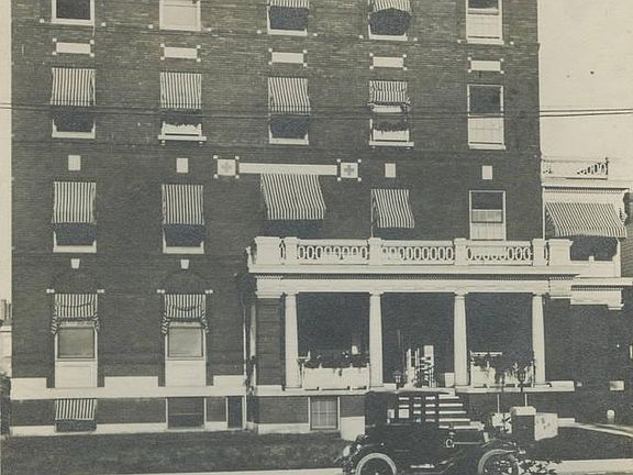 5th image of 340 Saint Clair Ave