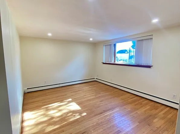 39 Loomis St #1, Cambridge, MA 02138