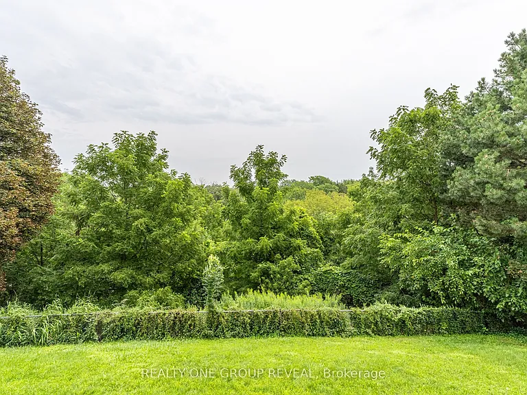 326 Prince Of Wales Dr — Photo 35