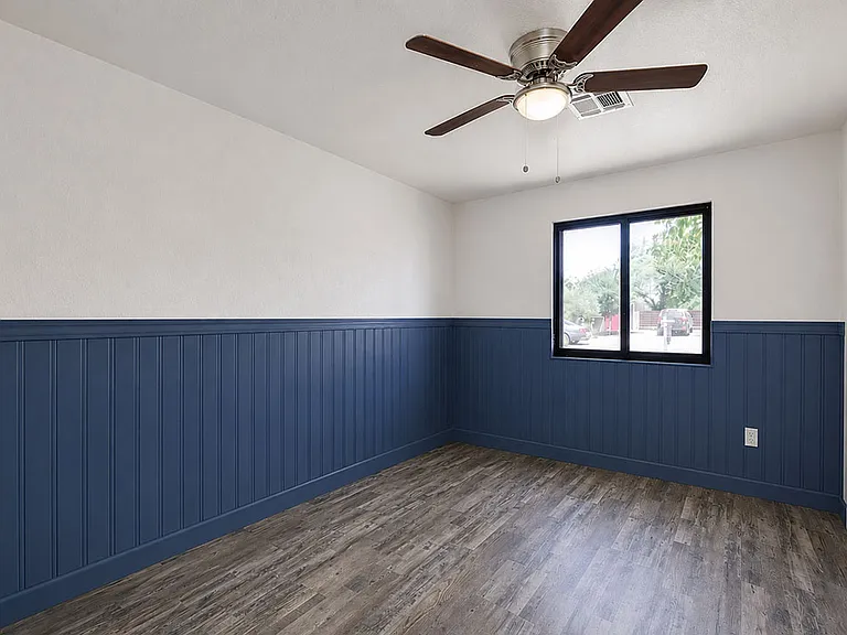 1221 E Henry St — Photo 26