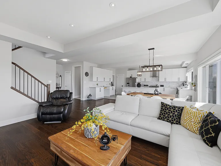 1615 Sandridge Ln — Photo 22