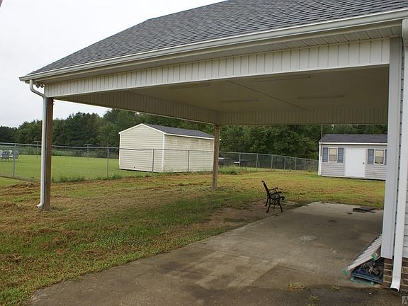 3rd image of 723 Black Rock Rd