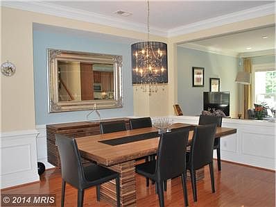 Dining Room-READY FOR DINNER PARTIES!