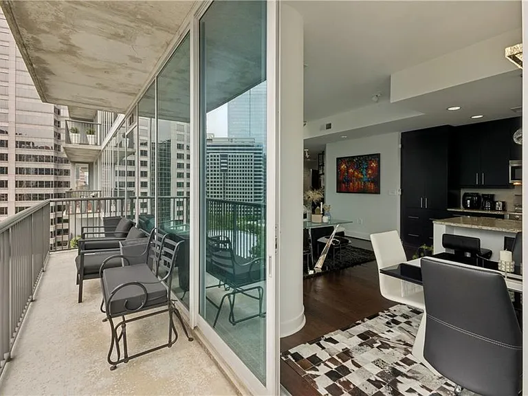 1080 Peachtree St NE #1411 — Photo 35