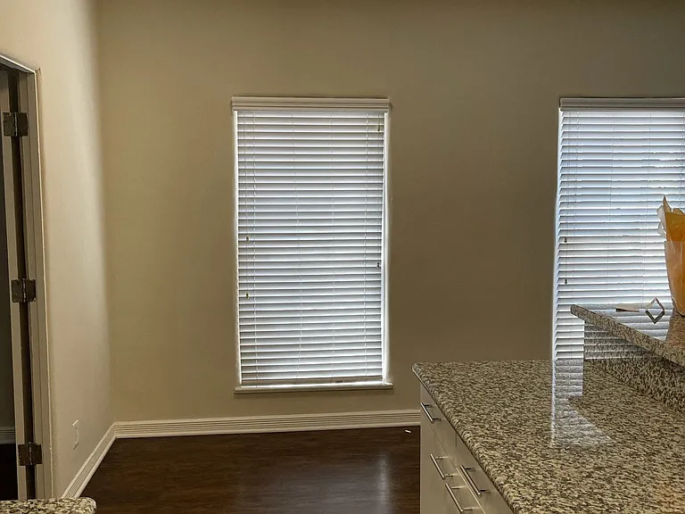 Lindbrook Manor Apartments — Photo 117