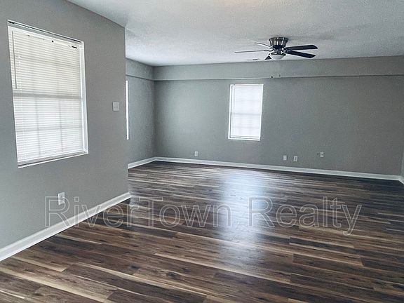 3rd image of 3120 Briarwood Dr