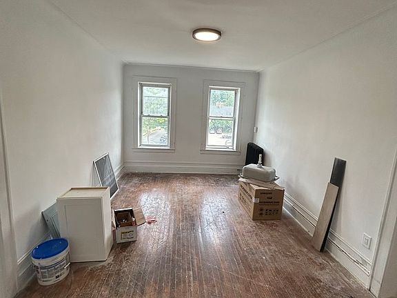 2nd image of 300 Elm Pl APT 11