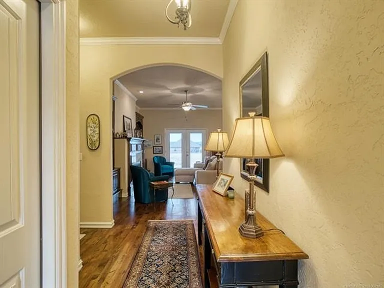 10724 Masters Cir — Photo 3