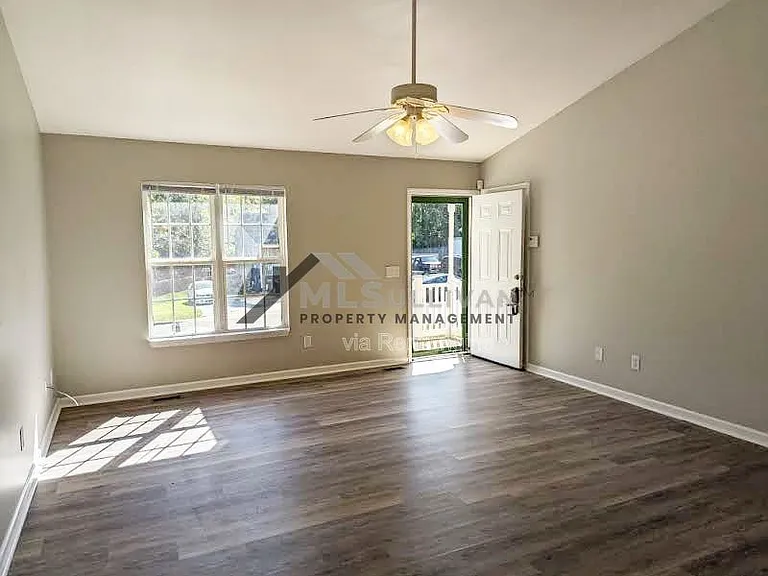 200 Belle Ct — Photo 3