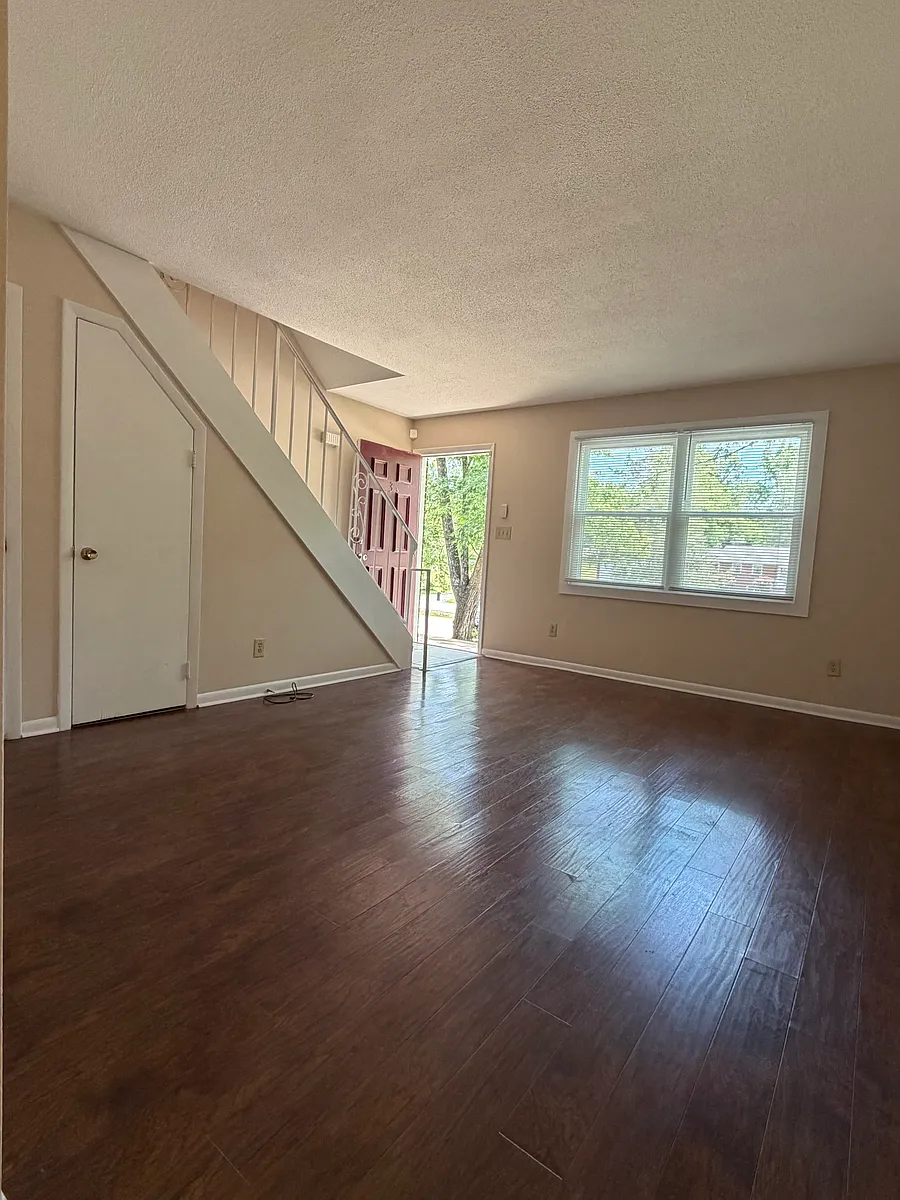 Building Photo - 1415 Woodlawn Dr #3