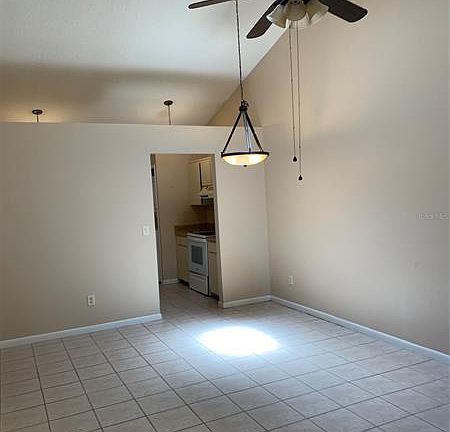 4th image of 314 Douglas Way #900