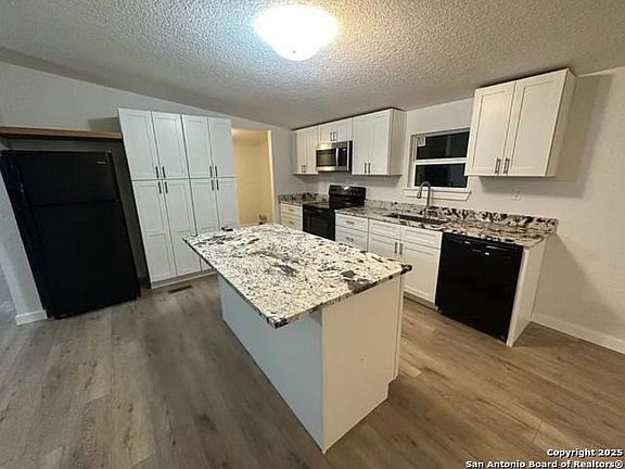 2nd image of 1284 Glenn Dr