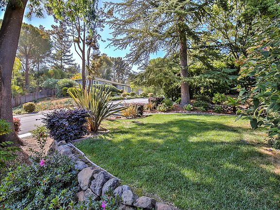 3rd image of 1010 Continental Dr