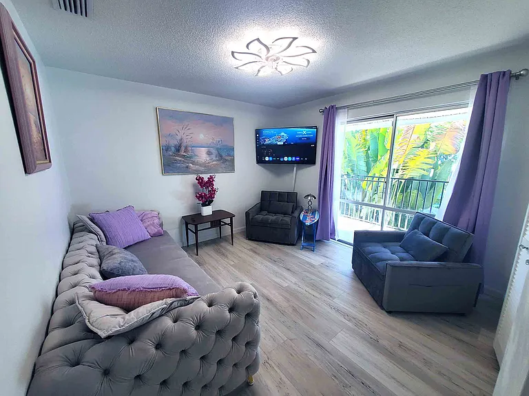 2nd Floor Sitting room