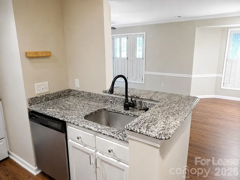 1109 E Morehead St #10 — Photo 2