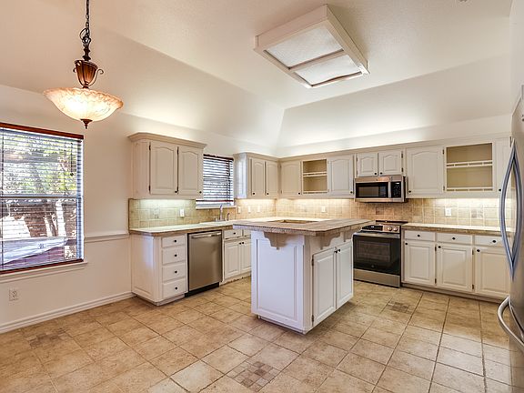 3rd image of 5901 River Bend Dr
