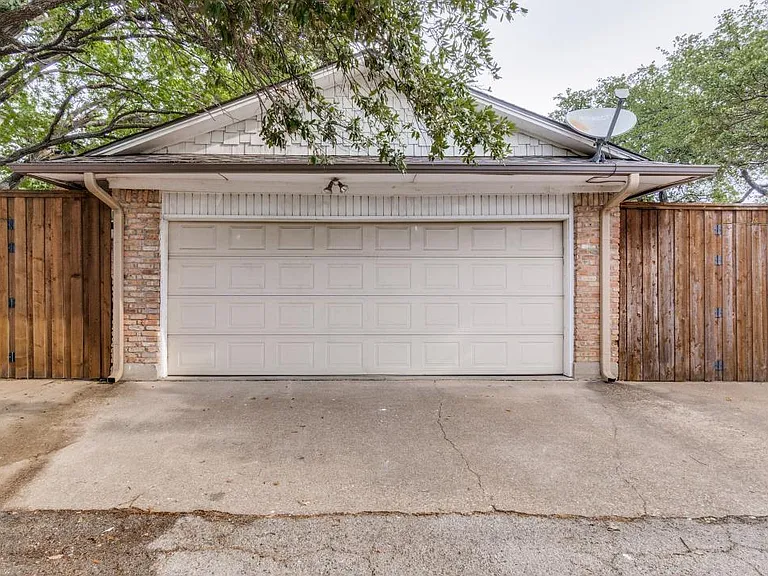 9005 Villa Park Cir — Photo 21