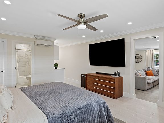 3rd image of 2-1706 NE 25th St #2
