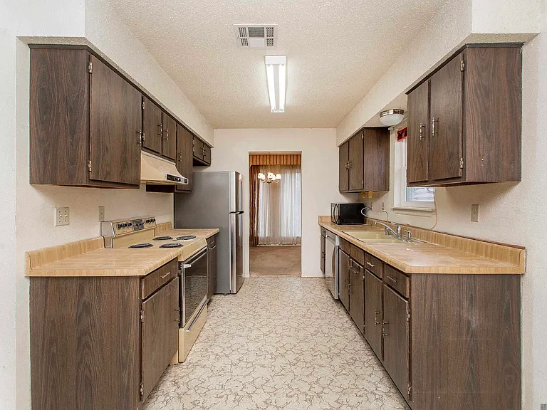 2417 Tattersall Dr — Photo 5