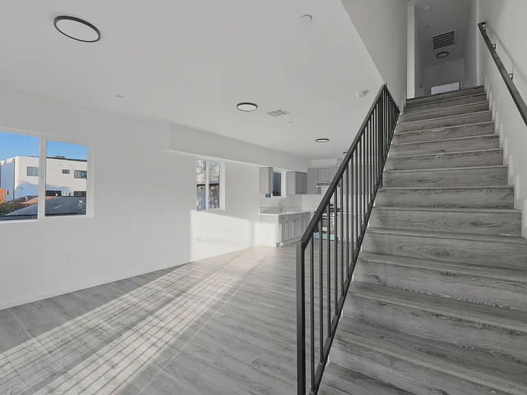 6507 Woodley Ave #3 — Photo 4