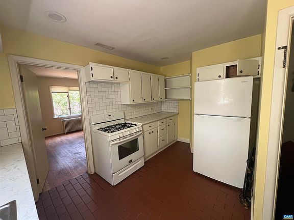 3rd image of 1429 Gentry Ln
