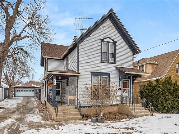 2nd image of 450 Villa St