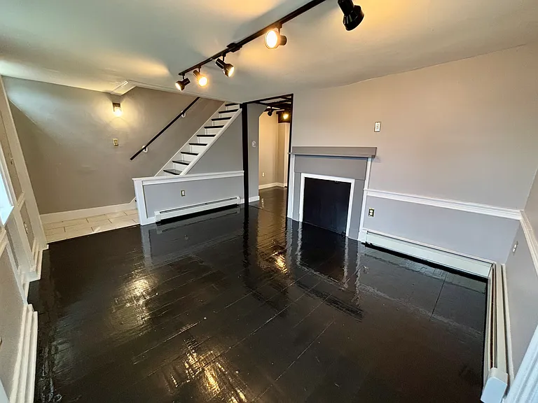 11-13 Elm St #11 — Photo 9