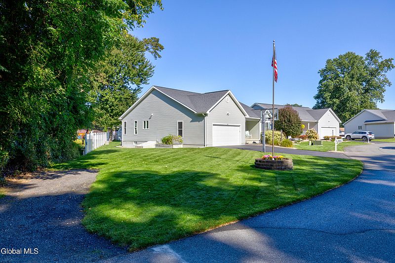 2nd image of 1001 Kingswood Court