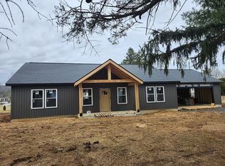 25 Garden Ln, Mill Hall, PA 17751