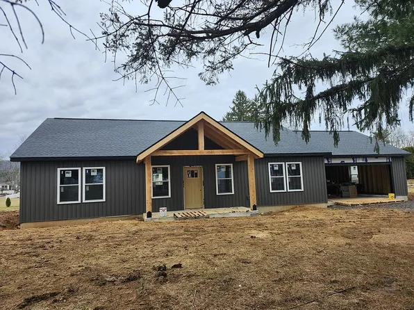 25 Garden Ln, Mill Hall, PA 17751