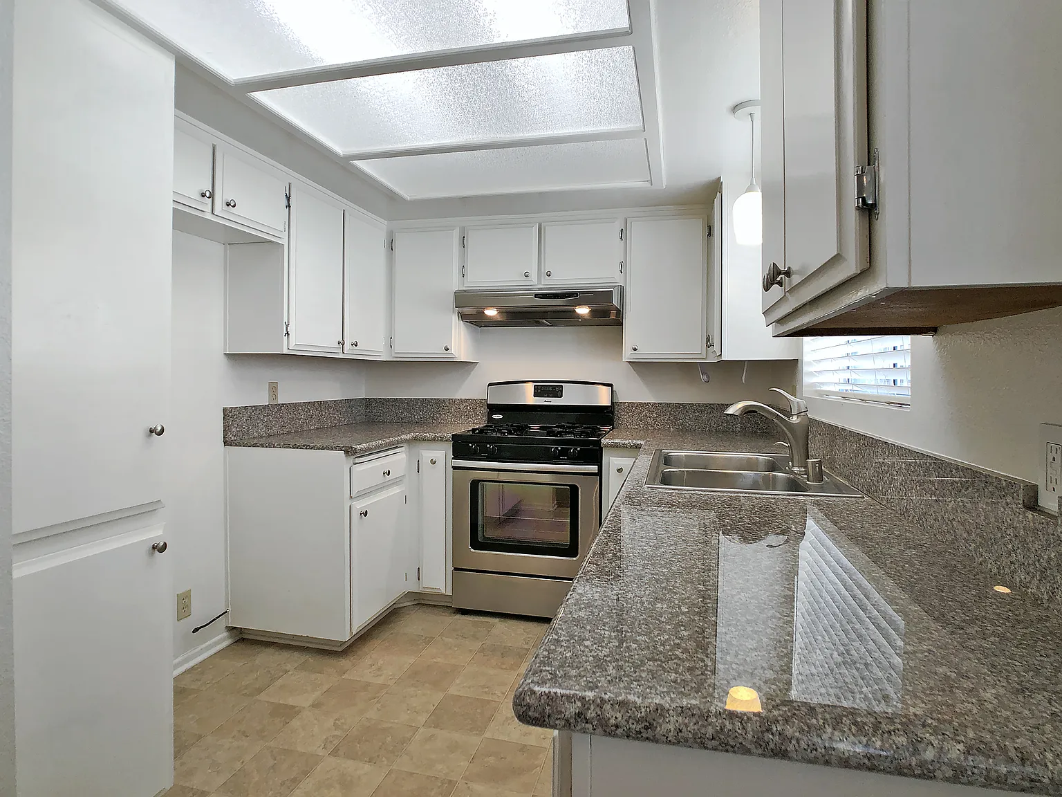 2 bed, 2.5 bath, 1200 sqft, $2,845 — Photo 4