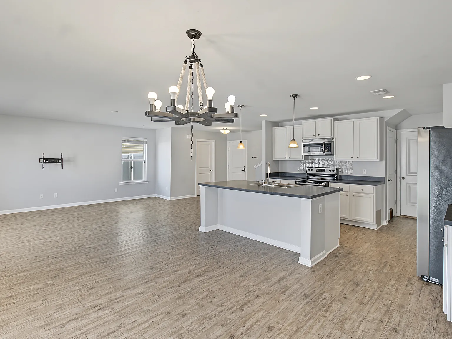 141 Davila Street - 1 — Photo 4