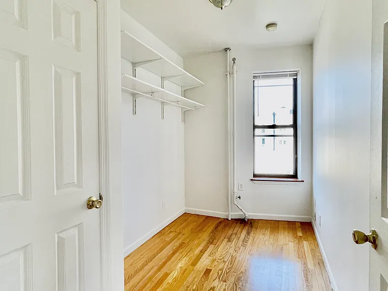 112 Graham Ave #10 — Photo 6
