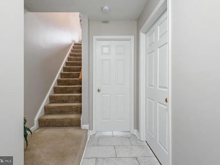 200 Barrie Pl — Photo 16