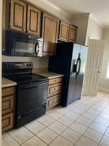 210 Hedgerow Dr Photo 1