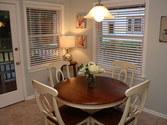 5th image of 22 Sarazen St