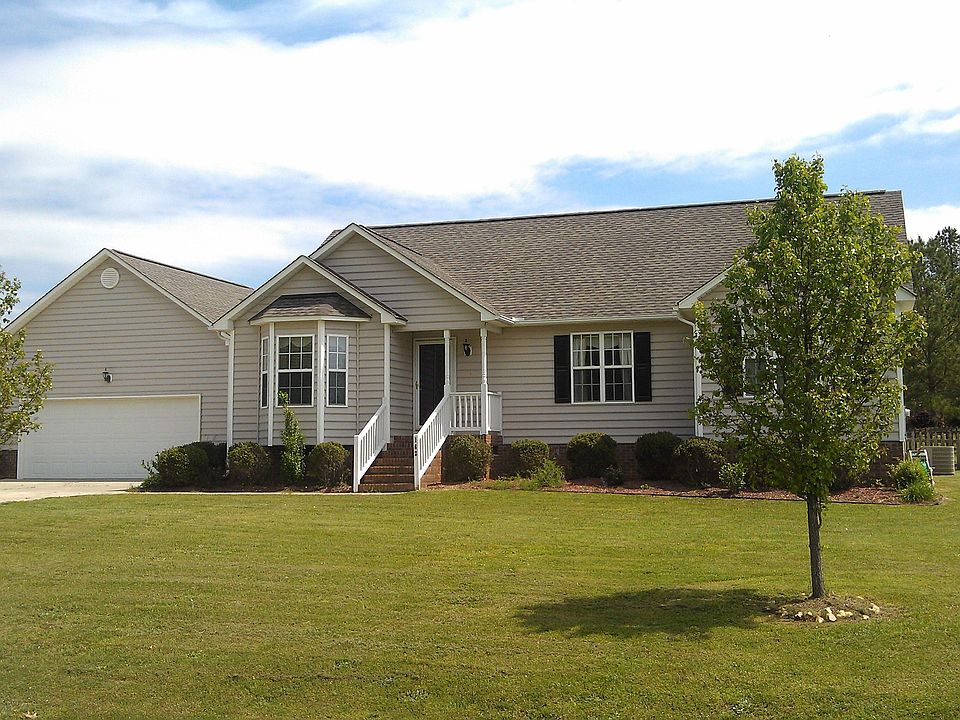 Ranch home living in popular Plantation Pointe