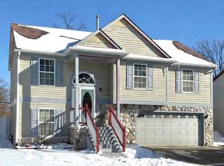 6015 Edmund St, Romulus, MI 48174