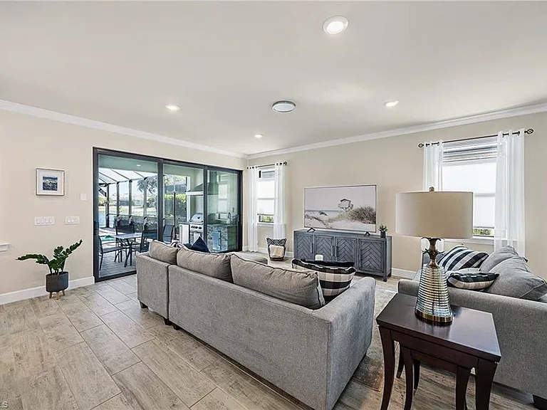 6767 Pennyroyal Dr — Photo 12